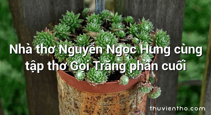 Nhà thơ Nguyễn Ngọc Hưng cùng tập thơ Gọi Trăng phần cuối