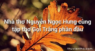 Nhà thơ Nguyễn Ngọc Hưng cùng tập thơ Gọi Trăng phần đầu